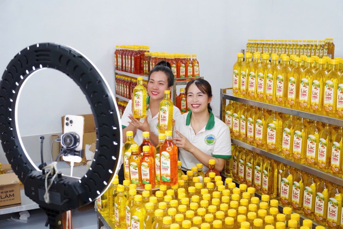 Truyền th&ocirc;ng